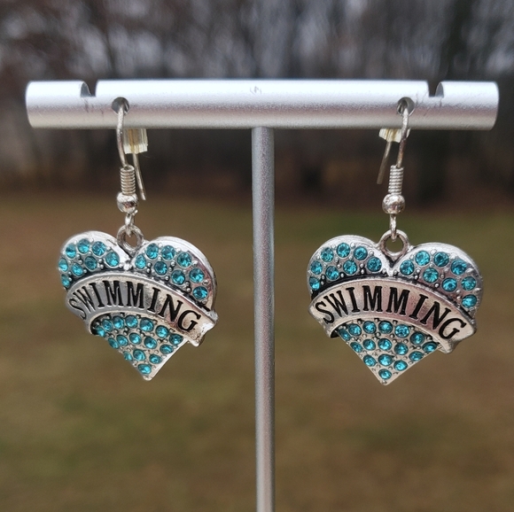 Heart Swimming Earrings - Picture 4 of 4